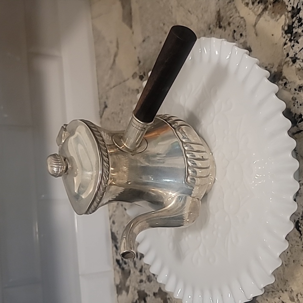 ❤️Beautiful Vintage International Silver Plate Coffee/Tea Kettle